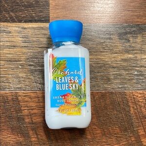 Bath & Body Works Blue and White Orchard Leaves Lotion